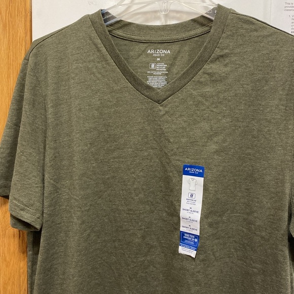 Medium Arizona Jean Co. hunter green v neck - Picture 4 of 4